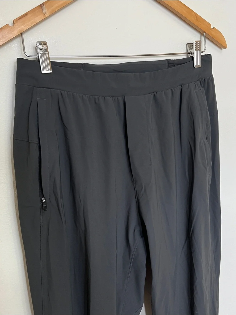 Lululemon Men’s Surge Jogger Size M in Grey Small Flaw